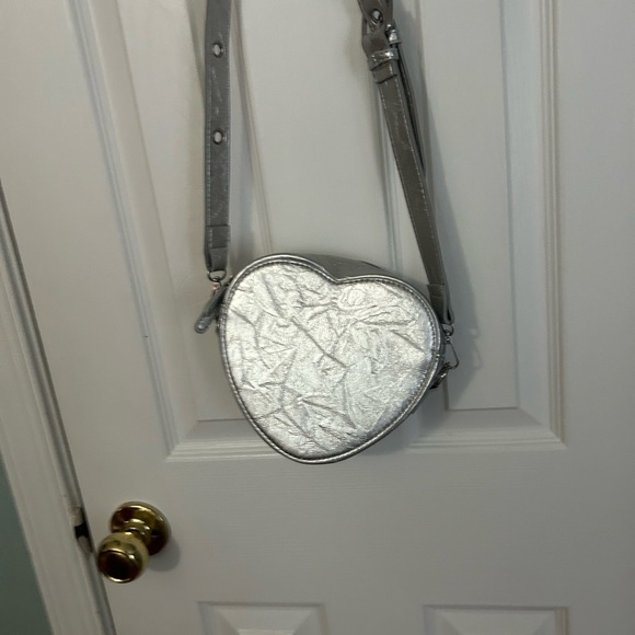 B Brand Mini Heart Shaped Chain Bag Motorcycle Rivet Diagonal Straddle  Bag - Picture 3 of 4